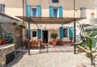 La maison d    c  t   has Balcony rooms