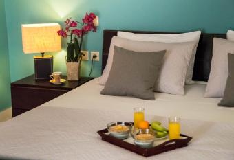 Leone Luxury Villas has rooms with a private hot tub