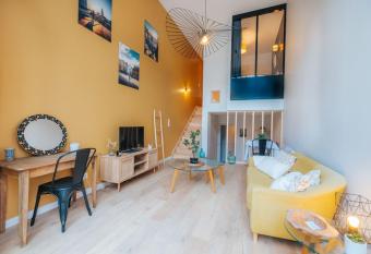 Vieux Lille Village Cottage has Balcony rooms