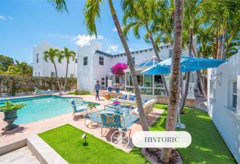 Historical Residence Heated Pool Beach Proximity Indigo Key RESlDENCES has Balcony rooms