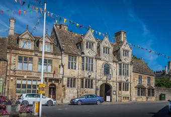 The Talbot Hotel, Oundle , Near Peterborough allows 18 year olds to book a room