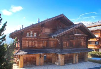 Chalet    Crans-Montana 17 personnes allows 18 year olds to book a room