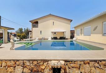 Zen Village Verde has Balcony rooms