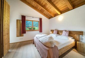 Ferienhaus Larch Soge Apt Helmuth has Balcony rooms