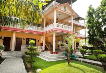 Motherland Sauraha has Balcony rooms