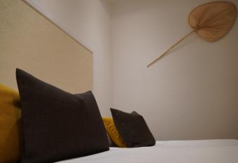 Hotel Ponti has rooms with a private hot tub