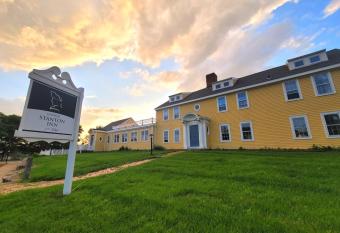 The General Stanton Inn has Balcony rooms