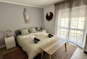 T1 Beachside cozy apartment allows 18 year olds to book a room