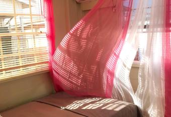 GOLD S HIDE AWAY: SWIM, RELAX, SURFING, FISHING allows 18 year olds to book a room