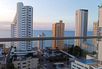 Acogedor apto con vista al mar has rooms with a private hot tub