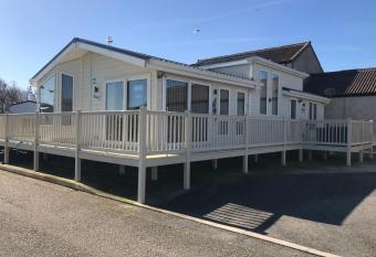 Hot Tub Accommodation North Wales Lodge has rooms with a private hot tub