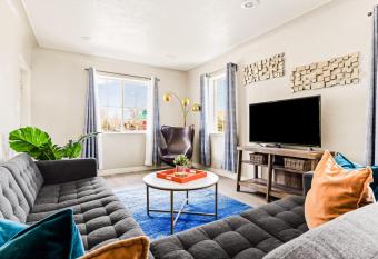 Stylish City Retreat - King Beds - Walk to Sloans Lake has Balcony rooms