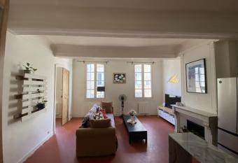 Appartement Heart of Aix 90m2 allows 18 year olds to book a room