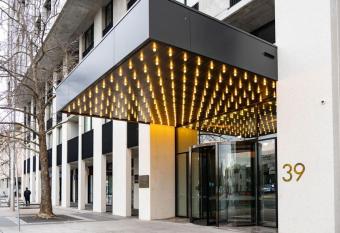 2 BR family business friendly CBD ANU has Balcony rooms