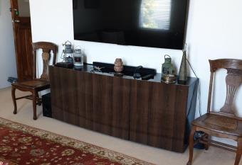 Royal Accommodation has rooms with a private hot tub