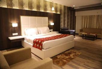 The Four Seasons Recreation has Balcony rooms