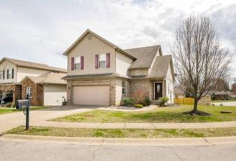 Spacious home across from Louisville in New Albany allows 18 year olds to book a room