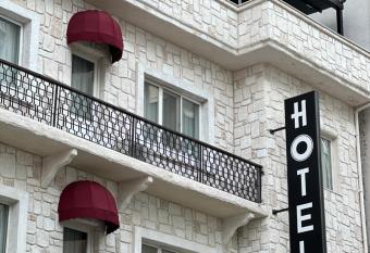 DER  N BUT  K HOTEL has Balcony rooms