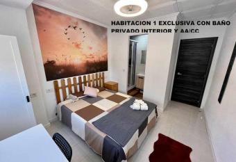 Novelda Centro Habitaciones con ba  o privado y compartido , cocina y terraza has Balcony rooms