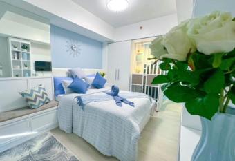 LA CASA ALEYKA AZURE NORTH PAMPANGA BALI Tower 518 has Balcony rooms