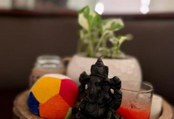 Luxury 2BHK Serviced Apartment with free parking has Balcony rooms