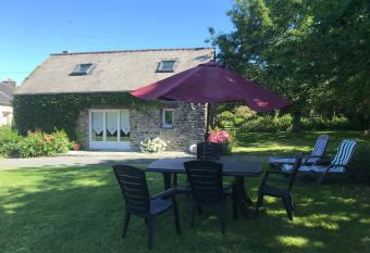 GITE RURAL FINISTERE SUD ENTREE PRESQUI LE CROZON has Balcony rooms