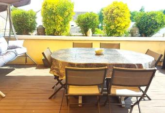 Appartement Familial pour 6 adultes et 5 enfants    10 min de Disney allows 18 year olds to book a room