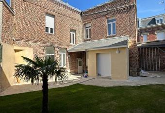 R  sidence Charles Rogier Appart 3 allows 18 year olds to book a room