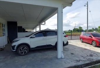 42 Avenue Homestay Samarahan has Balcony rooms