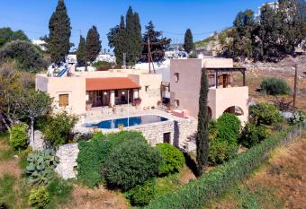 Koukouli Studios allows 18 year olds to book a room