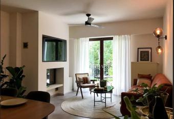 Green Haven - Mid Century Modern Homestay Apt Luxembourg has Balcony rooms