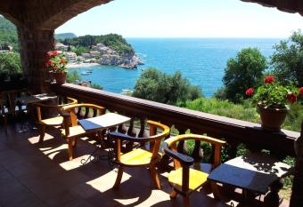 Villa Sara Guesthouse has Balcony rooms