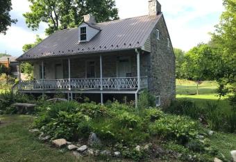 Springhouse 1803 has Balcony rooms