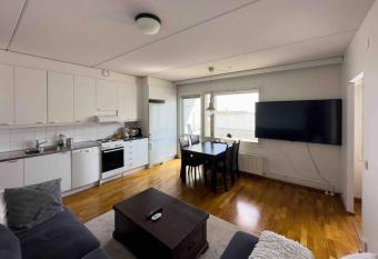 Saunallinen kattohuoneisto! Parveke, 65    Smart TV has Balcony rooms