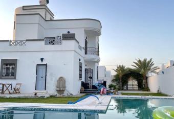 (null) has Balcony rooms