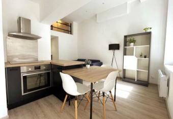 Taote - Studio avec terrasse au Coeur de ville has Balcony rooms