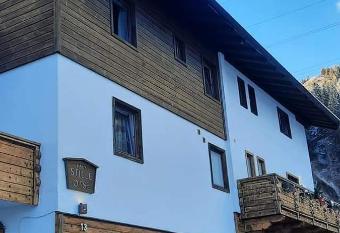 (null) has Balcony rooms