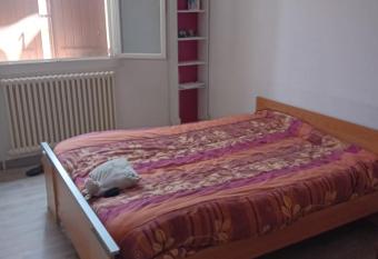 Mistral84 has Balcony rooms