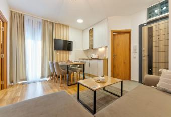 Vila Zlatibor and Spa 27 has rooms with a private hot tub