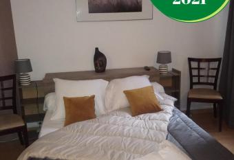 H  tel Le Passage de Vallon allows 18 year olds to book a room