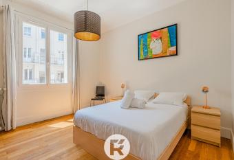 R Apparts T3 Bastille Horizon allows 18 year olds to book a room