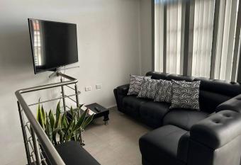 Casa familiar cerca al milagroso, terminal. has Balcony rooms