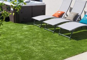 Le B  luga II Spa Nantes Bouguenais A  roport has Balcony rooms