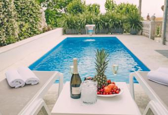 Villa Ardura - island holiday residence **** Bol. Island Bra   has Balcony rooms