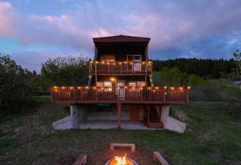 15 min to West Yellowstone/Amazing Views has Balcony rooms