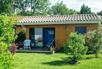 Entre terre et mer allows 18 year olds to book a room