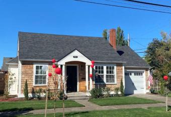 The Mack House - Walk Downtown allows 18 year olds to book a room