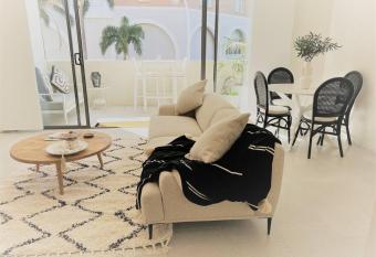 Nissaki@Terrigal - Luxury Studio Apartment allows 18 year olds to book a room