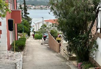 Beachouse Villa Tatijana has Balcony rooms