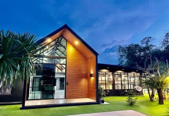                                            @                      has rooms with a private hot tub